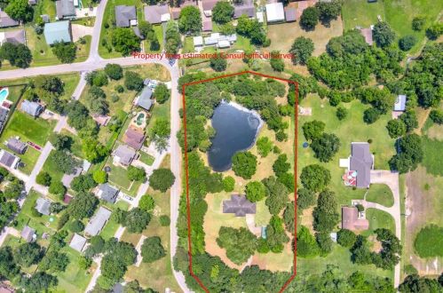 607 Youpon Dr, Taylor Lake Village, TX 77586-1922