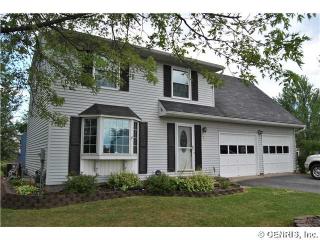 5797 Clover Mdw Ln, Canandaigua NY  14425-9312 exterior