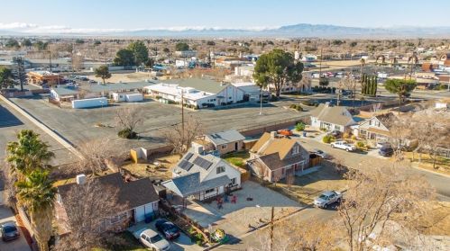 44327 Heaton Ave, Lancaster CA 93534-4337 exterior