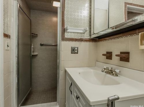 613 Caledonia Rd, Huntington Station NY 11746-5122 exterior