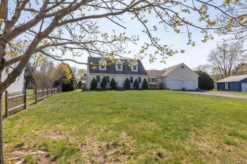 10 Kingfisher Way, Waterford, CT 06385-2117