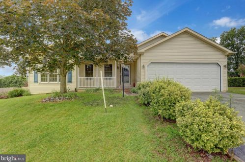 8721 Washington Cir, Hummelstown, PA 17036-8633