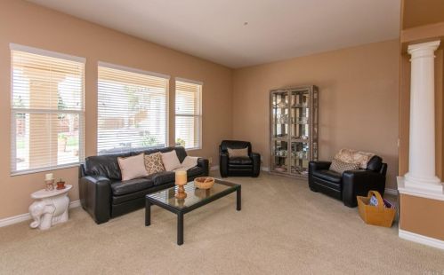 2781 Matte Ln, Vista, CA 92081-8107