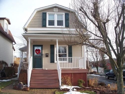 414 7th St, Windber, PA 15963-1345