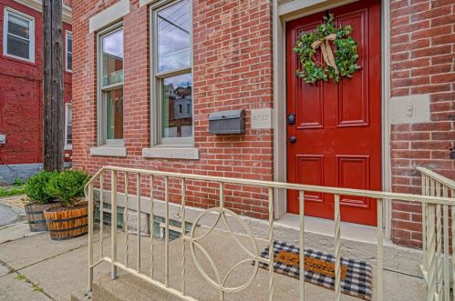 4513 Plummer St, Pittsburgh, PA 15201-3031
