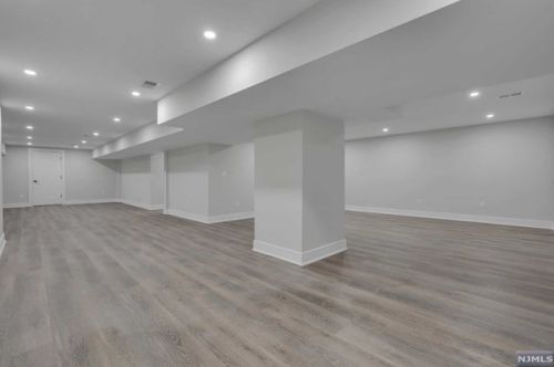 39 Pinehill Dr, Upper Saddle River NJ  07458-1927 exterior