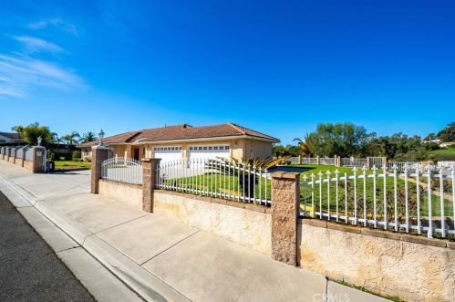 2062 Rancho Corte, Vista, CA 92084-2585