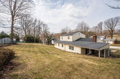 27 Greenview Dr, Jeannette PA  15644-9674 exterior