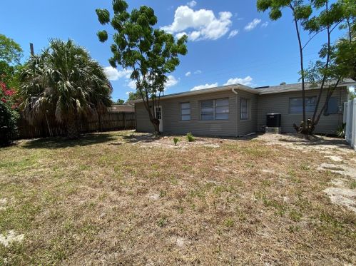 9681 Park Lake Dr, Pinellas Park FL  33782-3561 exterior
