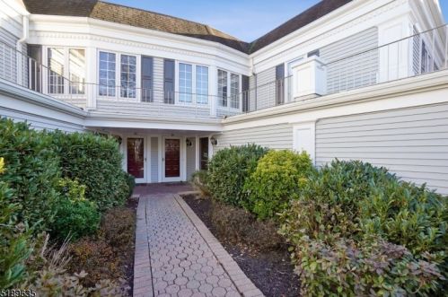 189 Terrace Dr, Chatham Township NJ  07928-5005 exterior
