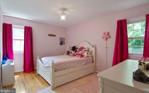 9514 Wallingford Dr, Springfield VA 22015-1738 exterior