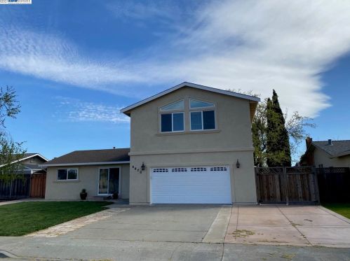 5873 Singing Hills Ave, Livermore, CA 94551-1189