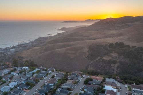 981 Bakersfield St, Pismo Beach CA  93449-2403 exterior