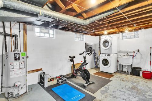 6 Longvue Cir, Ambridge PA  15003-1121 exterior