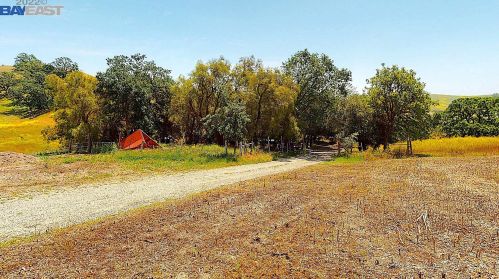 6901 Johnston Rd, Pleasanton CA  94588-9460 exterior