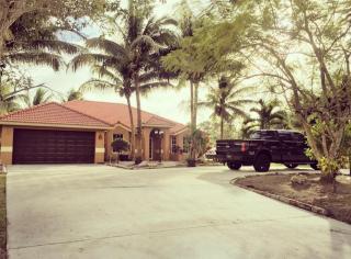 8896 Rodeo Dr, Lake Worth, FL 33467-1142