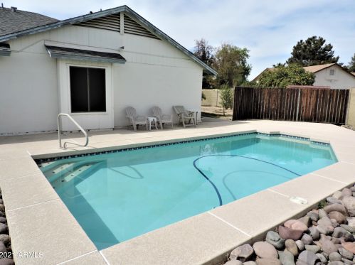8780 Rovey Ave, Glendale, AZ 85305-2492