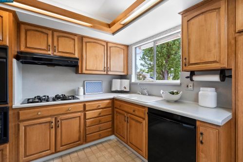 884 Mary Ave, Sunnyvale, CA 94087-1167