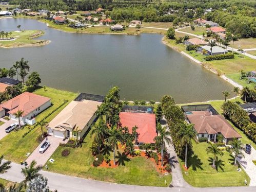 18013 Royal Tree Pkwy, Naples FL  34114-8941 exterior