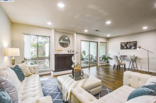 19310 Vineyard Ln, Saratoga, CA 95070-4545
