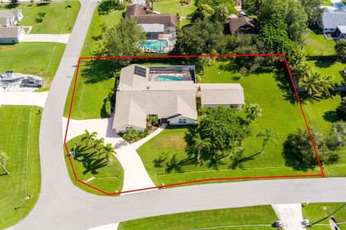1997 Aaron Ln, Fort Pierce, FL 34953-2127