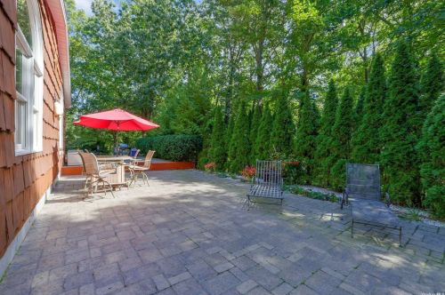 568 Bread And Cheese Hollow Rd, Northport NY  11768-2326 exterior
