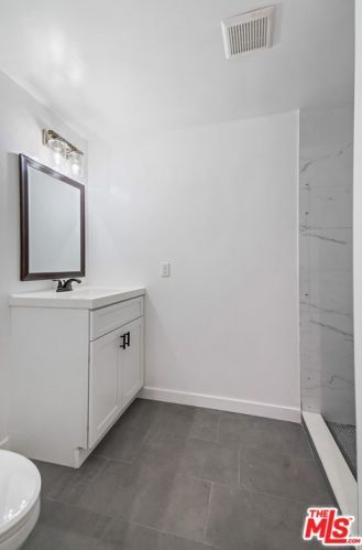 14147 Leadwell St, Van Nuys CA  91405-2440 exterior