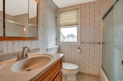 45 Ward St, Westbury NY  11590-2929 exterior