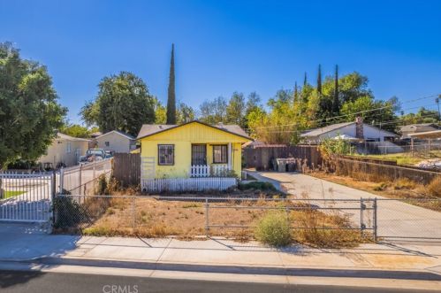 6488 Chadbourne Ave, Riverside, CA 92505-2004