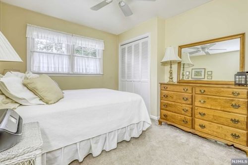 8 Winters St, Oakland NJ  07436-2623 exterior