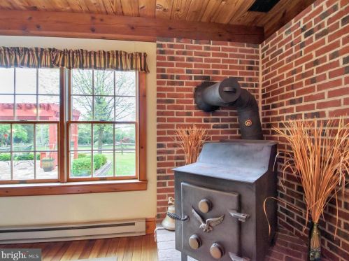 251 Bancroft Rd, Kennett Sq PA  19348-2292 exterior