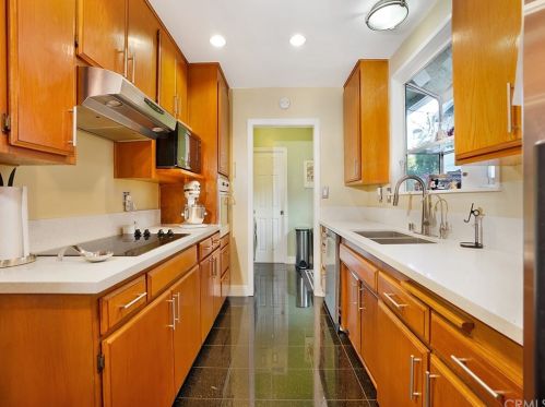 6520 Rosebay St, Long Beach CA  90808-4057 exterior