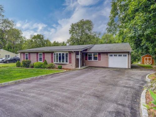 21 Greentree Dr, Hyde Park, NY 12538-2140