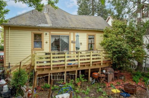 214 Depot St, Grass Valley CA  95945-6827 exterior