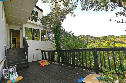 122 El Toyonal, Orinda CA  94563-2133 exterior
