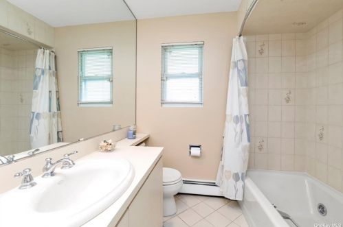 34 Forsythia Ln, Muttontown NY  11753-2337 exterior