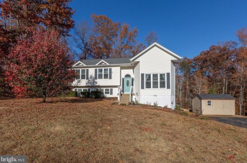 8719 Jenny Ln, Fredericksburg, VA 22407-8735