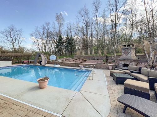 714 Hilbrich Ct, Dyer IN  46311-2775 exterior