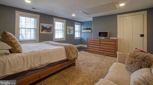 102 Cornwall St, Leesburg VA 20176-2804 exterior