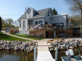 7127 Tichigan Rd, Waterford, WI 53185-1757