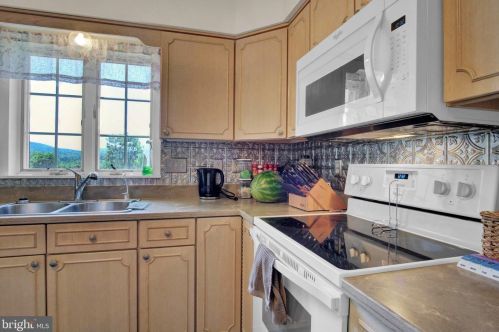 11 Thrush Dr, Carlisle PA  17015-7653 exterior