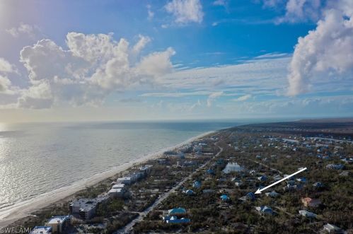 215 Robinwood Cir, Sanibel FL  33957-5722 exterior