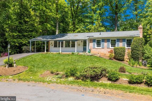 11612 Clipstone Ln, Herndon, VA 20191-3732