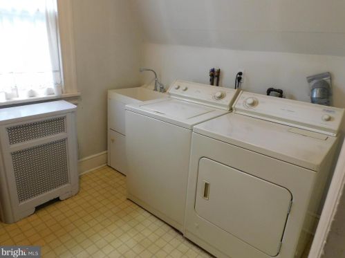 300 Borbeck Ave, Philadelphia PA 19111-2207 exterior