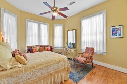 810 Winnie St, Galveston TX 77550-5133 exterior