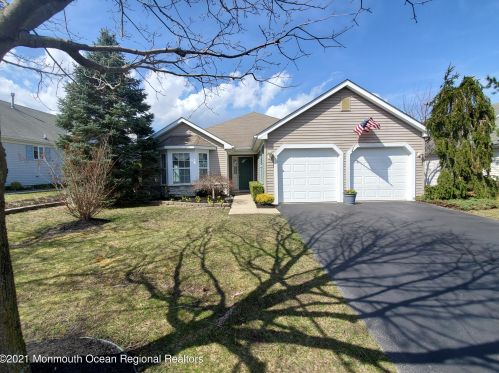 175 Skyline Dr, Lakewood, NJ 08701-5739