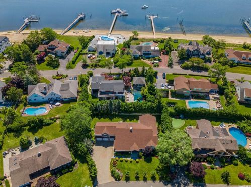 1045 Channel Dr, Hewlett NY  11557-2616 exterior