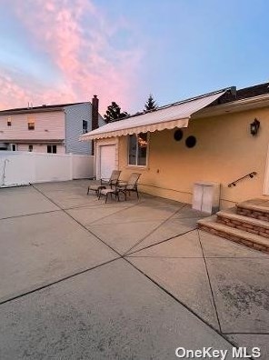 272 Knollwood Ln, Seaford NY  11783-1025 exterior