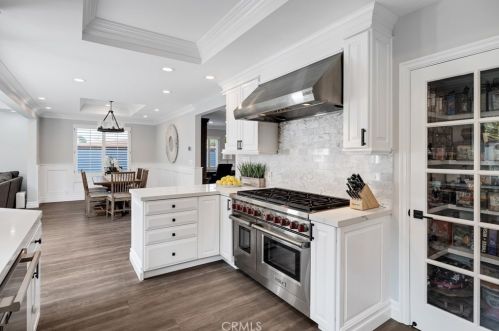 1336 1st St, Manhattan Beach CA  90266-6902 exterior