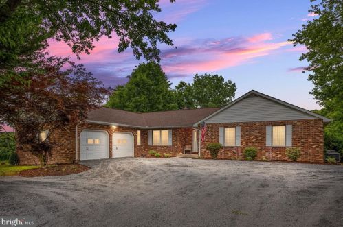 131 Spring Hollow Rd, Woodstock, VA 22664-4019